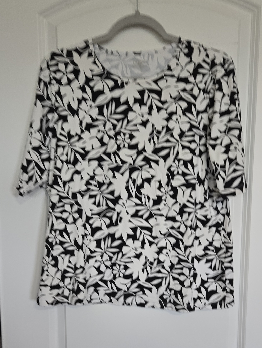 Lands' End Black & White Floral Short Sleeve Swim Top